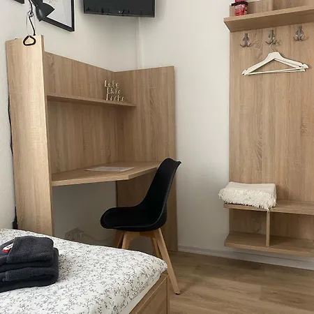 Zentrale Fuer Bis Zu 5 Gaeste In Apartment *